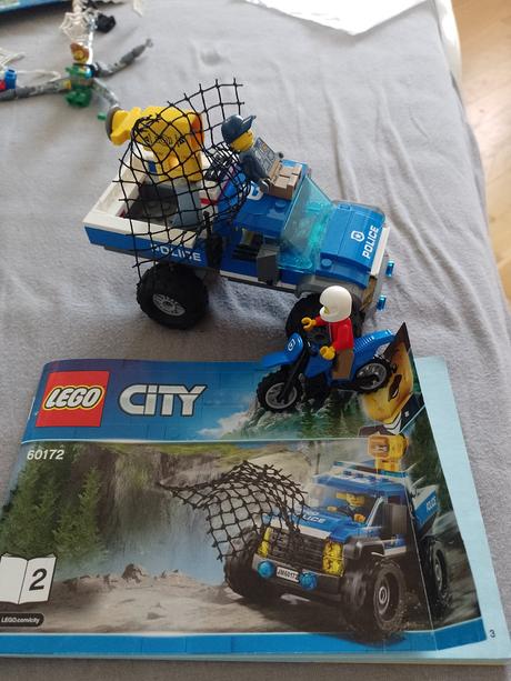 Policajné auto +motorka,