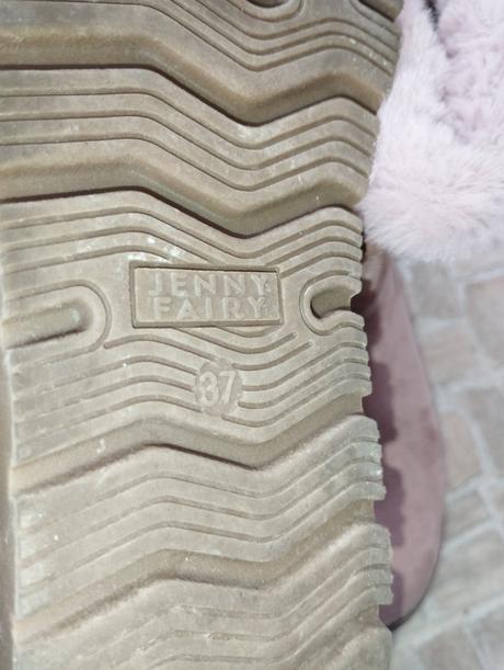 Dvakrát obuté ružové teplé čižmy, 37