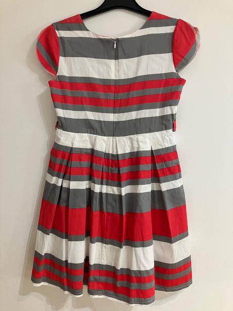 Pásikové šaty, 146