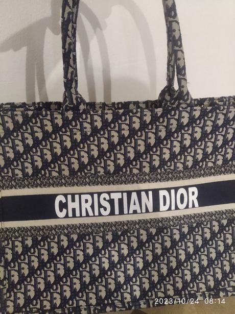 Krasna velka kabelka, 