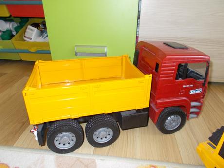 Bruder nákladné auto s čelným nakladačom + bager, 