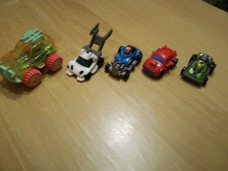 Malé funkčné autička na zotrvačník.,