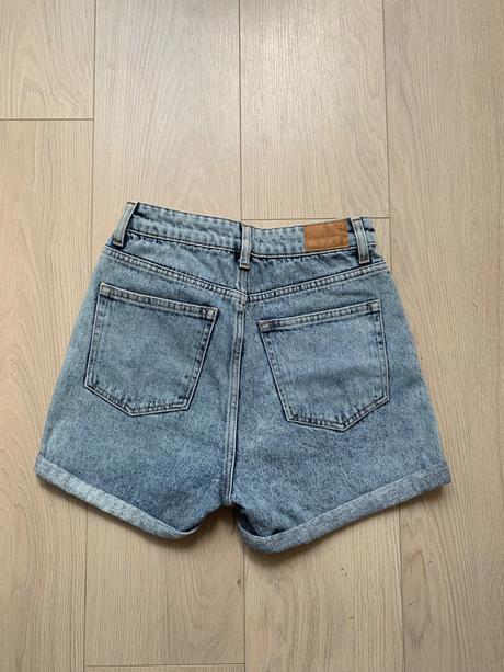 Kraťasy zn. bershka, bershka,34