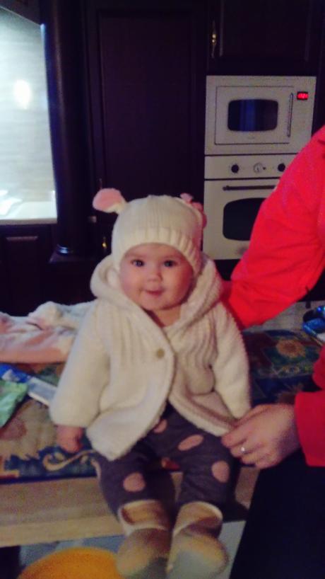 Svetrik hrubsi +ciapka, f&f,68