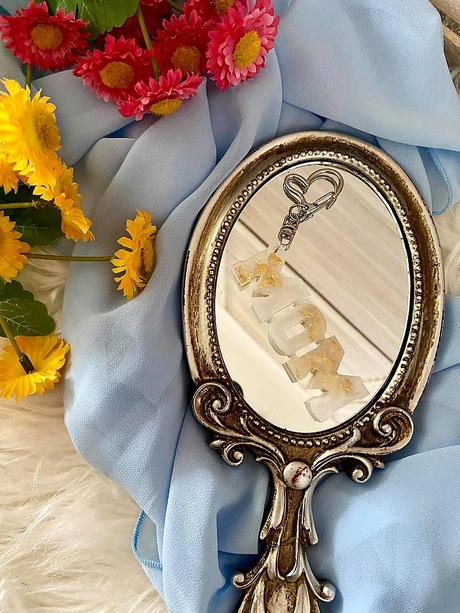 Ručne vyrobené živicové kľúčenky, 