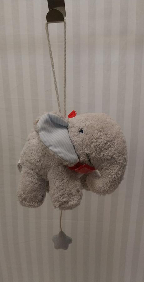 Zavesovací sloník,uspávanková melódia , tcm, 15 cm, 