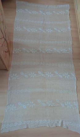 Háčkovaný retro obrus, dlžky 2,35 metra, 