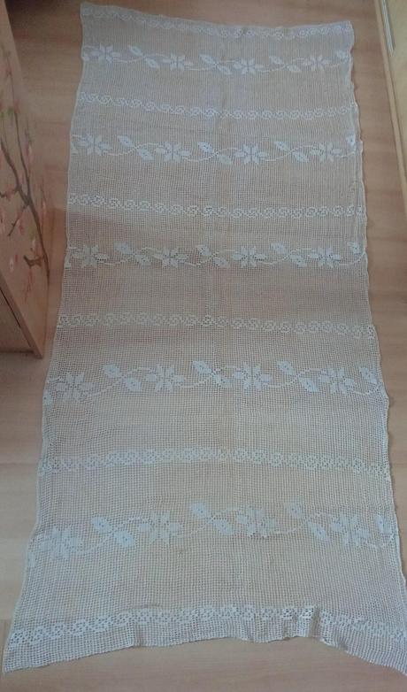 Háčkovaný retro obrus, dlžky 2,35 metra, 