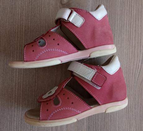 Kožené sandálky, 26