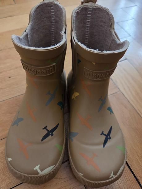 Gumáky bisgaard, 27