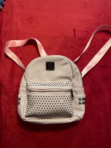Ruksacik v pudrovej ruzovej,