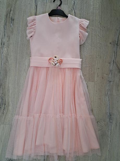 Spolocenske saty, 134