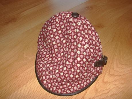 Dievčenská šiltovka, gate