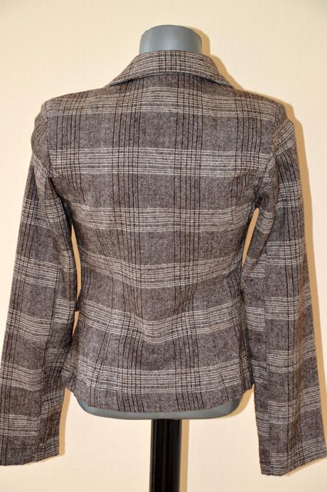 Kostým károvaný, 36