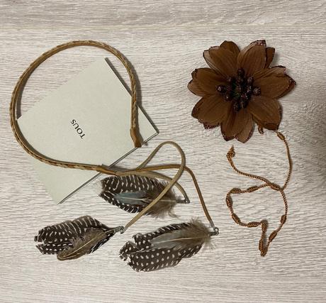 Čelenka + náramok + brošňa,