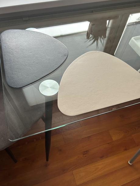 Sklenený jedálenský stôl, 