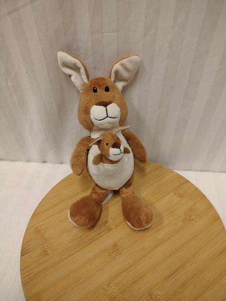 Plyšová kengura s  mláďatkom kinder ferrero, 29 cm, 