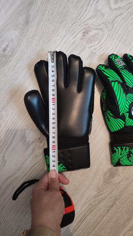 Rukavice na futbal, 146