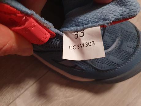 Turistické topánky, 33