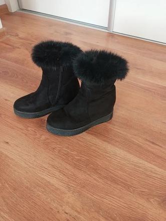 Kotnicky so skrytou platformou, 36