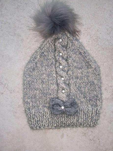 Pletená čiapka s kožušinkovým brmbolcom, 