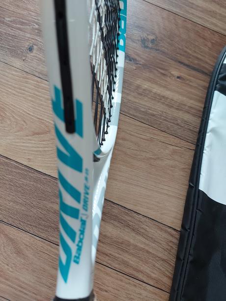 Predam tenisovu raketu zn. babolat 29, babolat