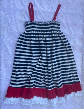 Pásikavé šaty, 116