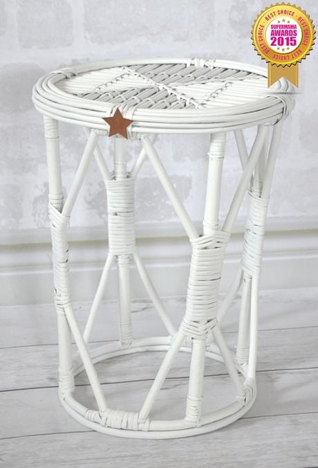 Prútený nočný stolík,