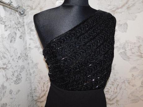 Velmi pekne luxusne saty na udalost, 38