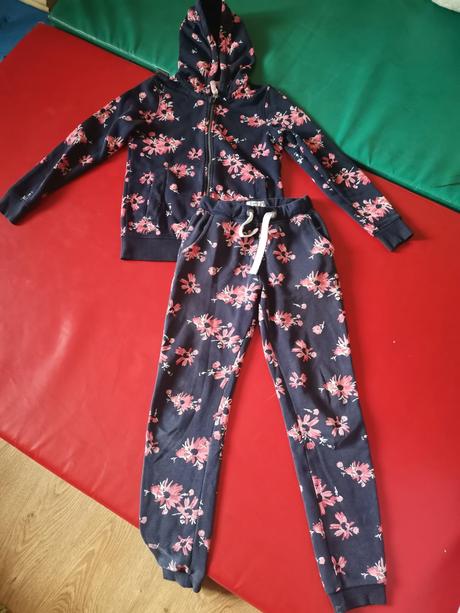 Tepláková súprava, 146