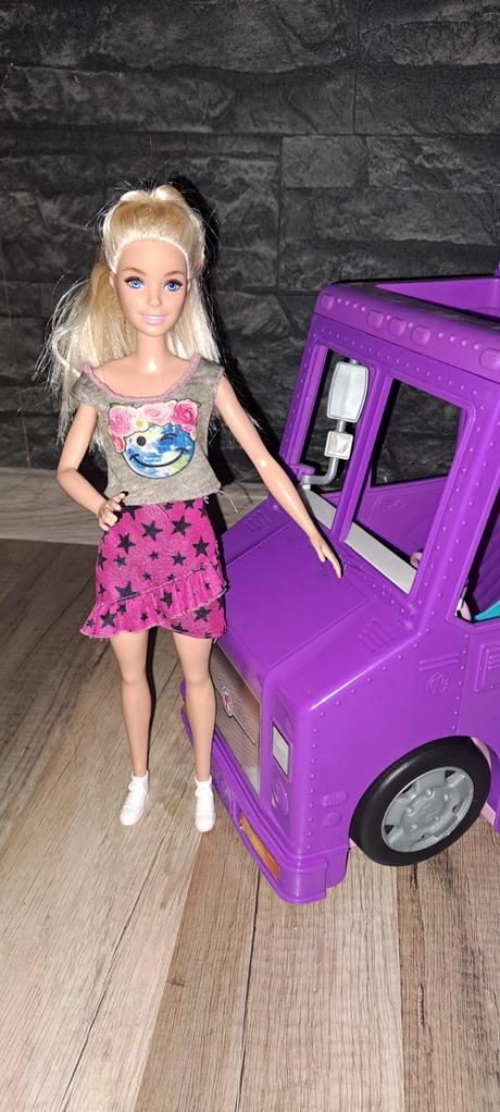 Barbie bufet na kolesách,