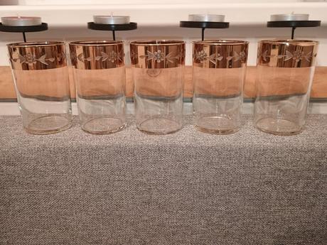 Sada pohárov s vygravírovaným vzorom,