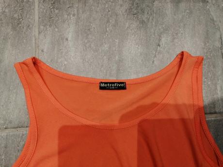 Oranžové šaty vs, s