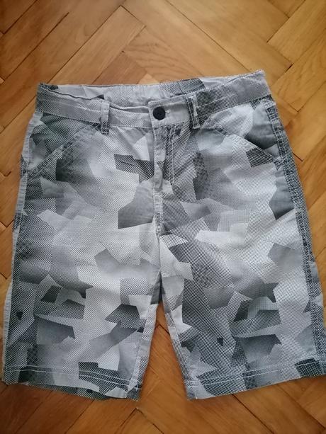 Kraťasy- málo nosené, takko,140