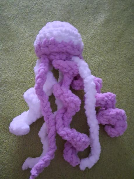 Ručne robená hačkovaná medúza, 