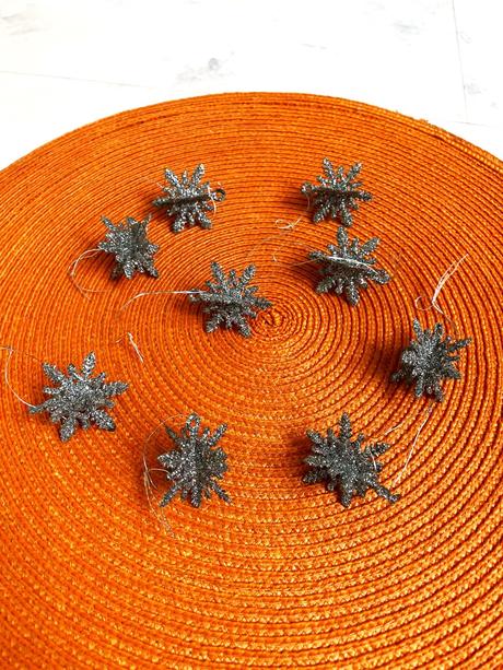 Strieborné trblietavé vločky 9 ks,