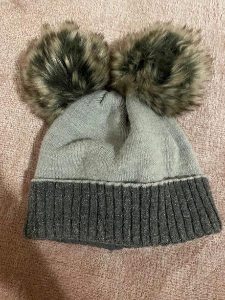 Ciapka s dvoma bombulami, 104