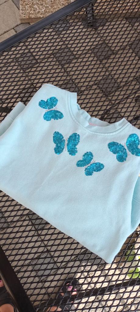 Nádherná mikinka s motýlikmi, 122