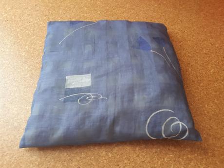 Modra obliecka na vankus geometricke tvary kvety, 