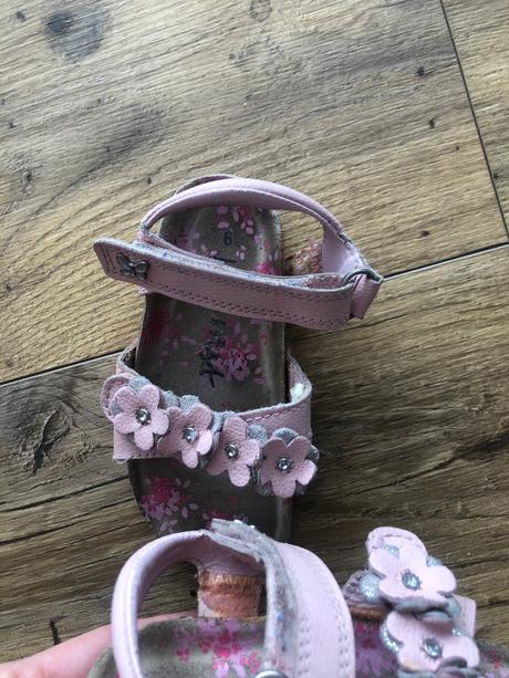 Sandalky next, next,22