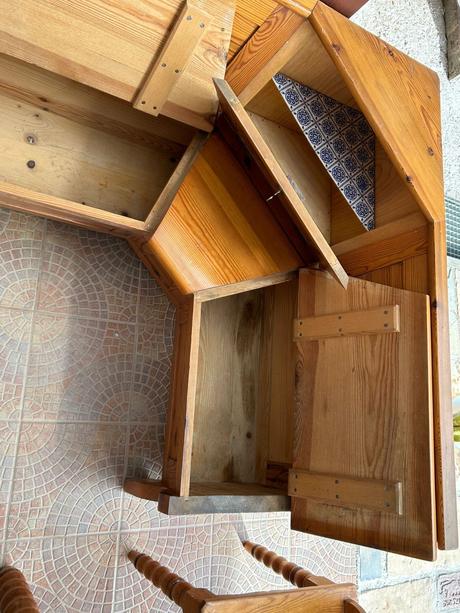 Devenna suprava lavica, stol, 2x stolicka a skrina,