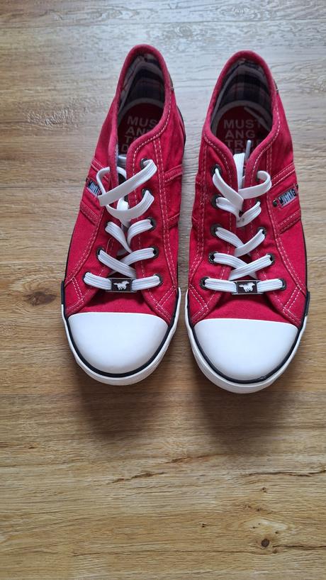 Mustang nove, mustang,38