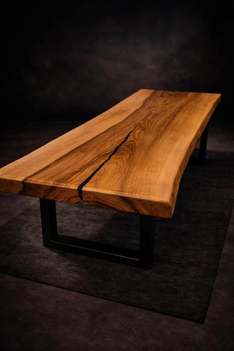 Luxusný masívny jedálenský stôl, 