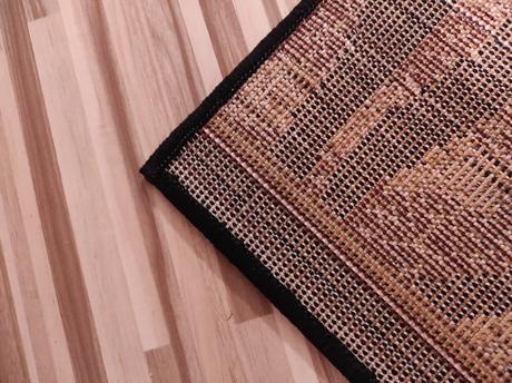 Moderný behúň so zvieracím motívom,