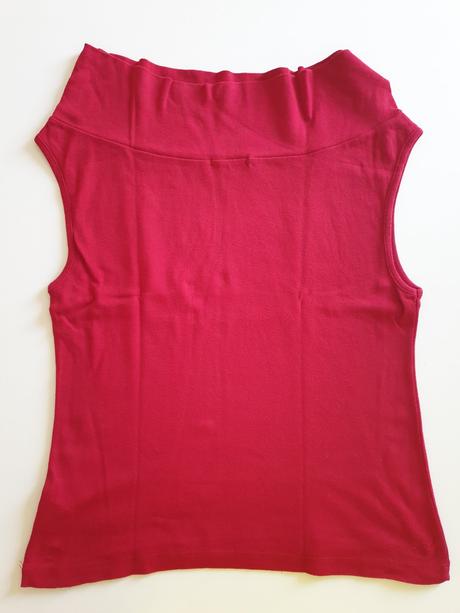 Červené tielko s rolákom, 42