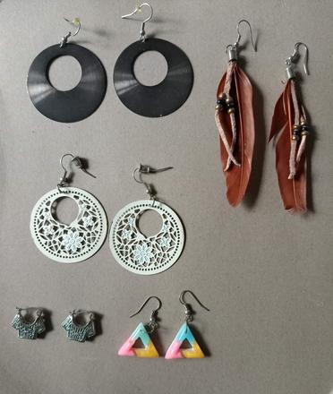 Náušnice, jeden pár 0,80, 