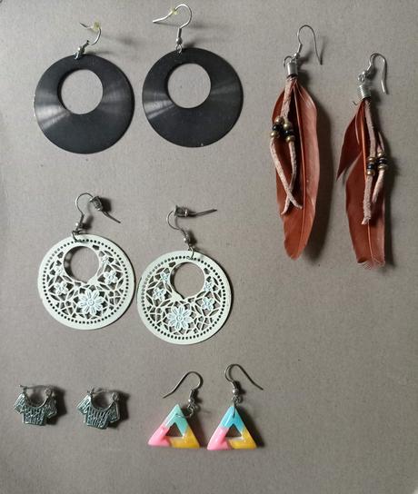 Náušnice, jeden pár 0,80, 