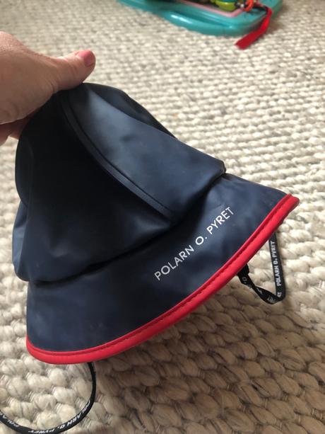 Nepremokavý klobúčik, 52