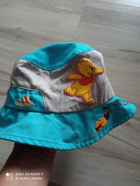 Klobúčik, adidas