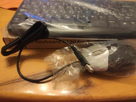 Klavesnica logitech a optická myš hp,